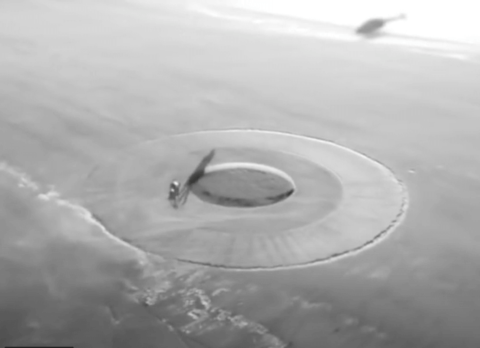 Kreis, Auge, Helikoperlandeplatz (aus Videoclip zu Robbie Williams' "Angels"