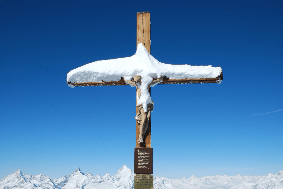 Kreuz im Schnee